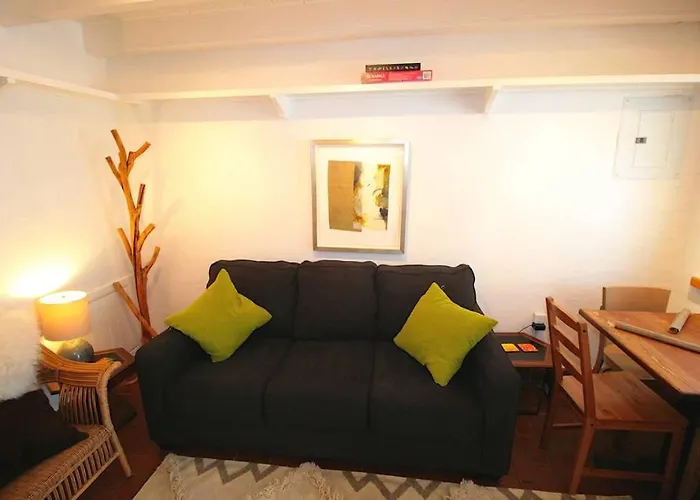 Galisteo Getaway - Courtyard - Near Railyard