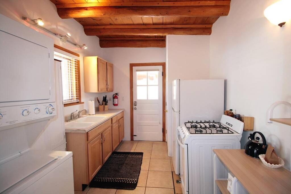 Galisteo Getaway - Courtyard - Near Railyard Santa Fe