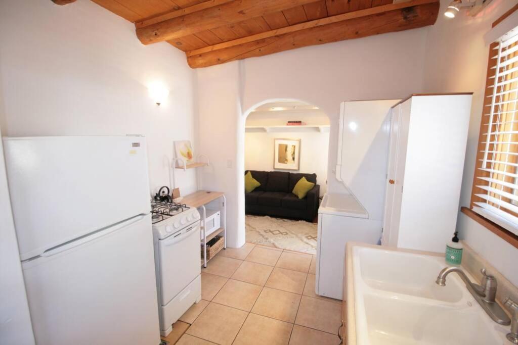 Galisteo Getaway - Courtyard - Near Railyard Holiday home