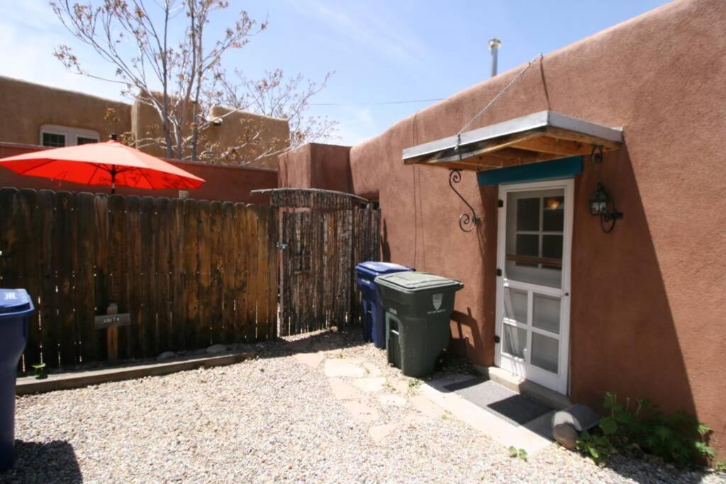 Galisteo Getaway - Courtyard - Near Railyard