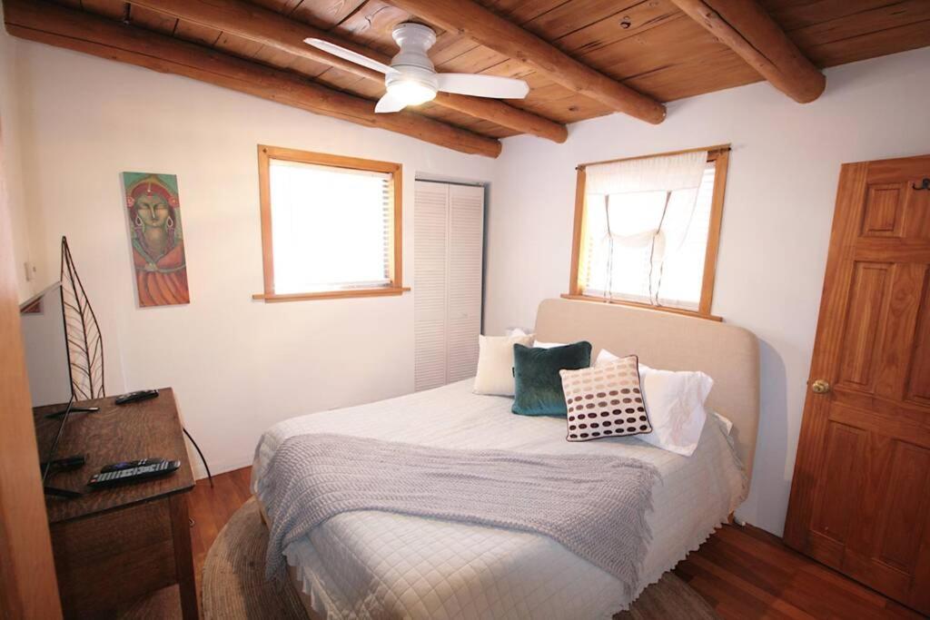 Galisteo Getaway - Courtyard - Near Railyard * Santa Fe