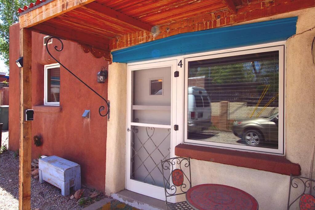 Galisteo Getaway - Courtyard - Near Railyard Hébergement de vacances *
